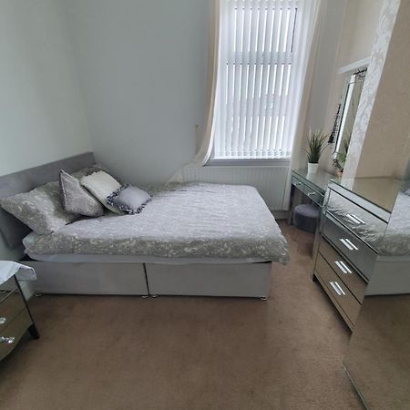 Private Double Room In Κάρντιφ Εξωτερικό φωτογραφία