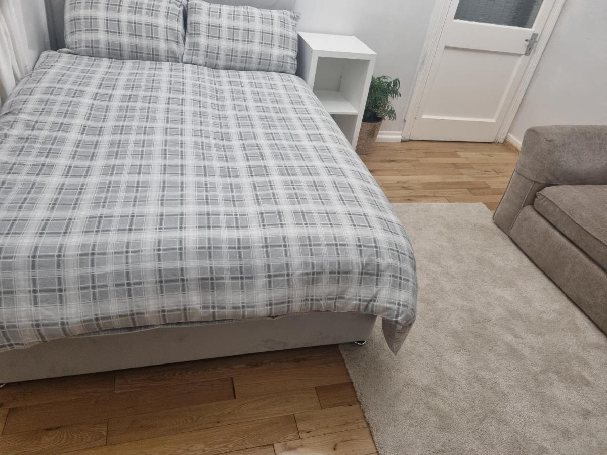 Private Double Room In Κάρντιφ Εξωτερικό φωτογραφία