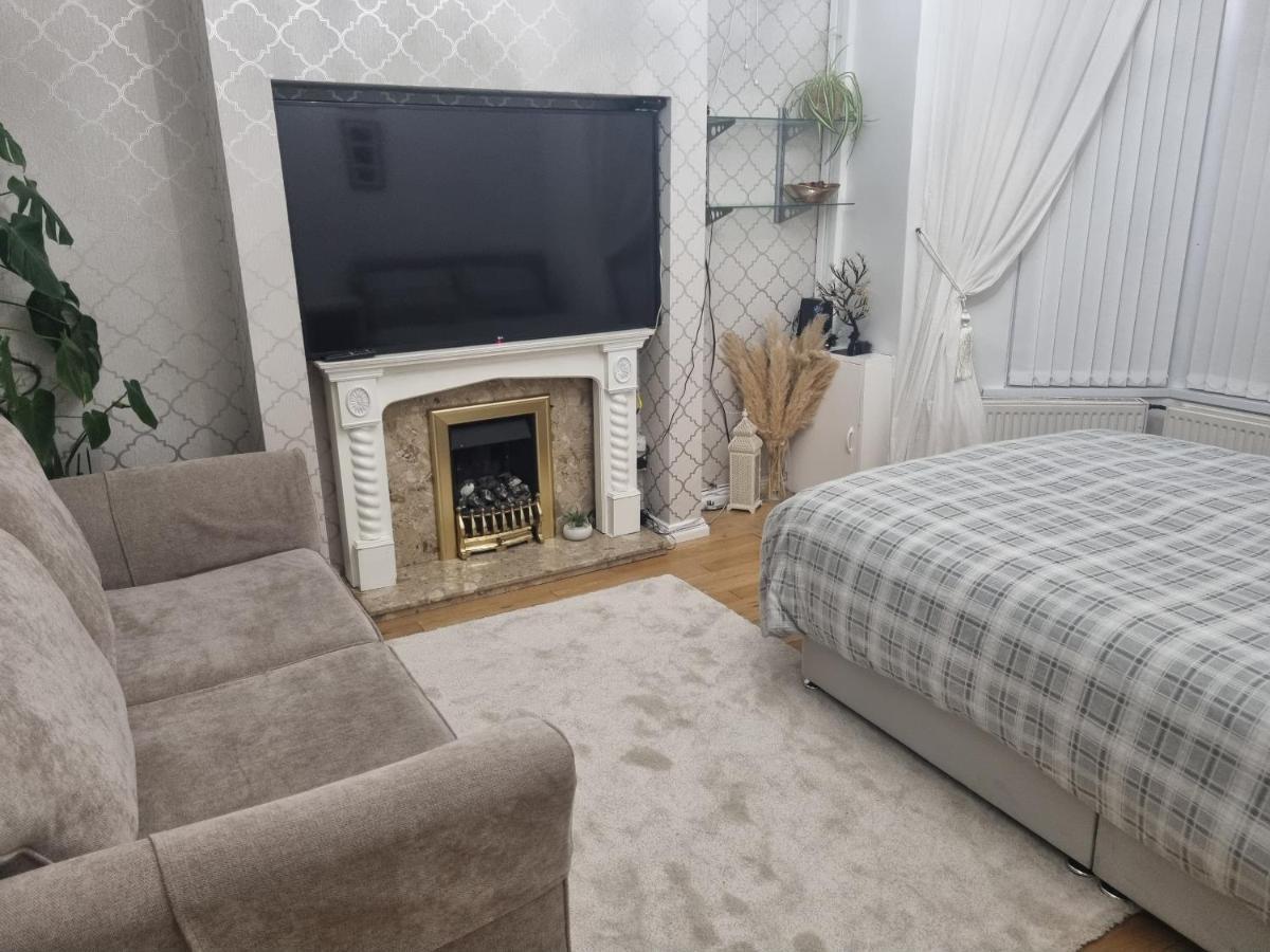 Private Double Room In Κάρντιφ Εξωτερικό φωτογραφία