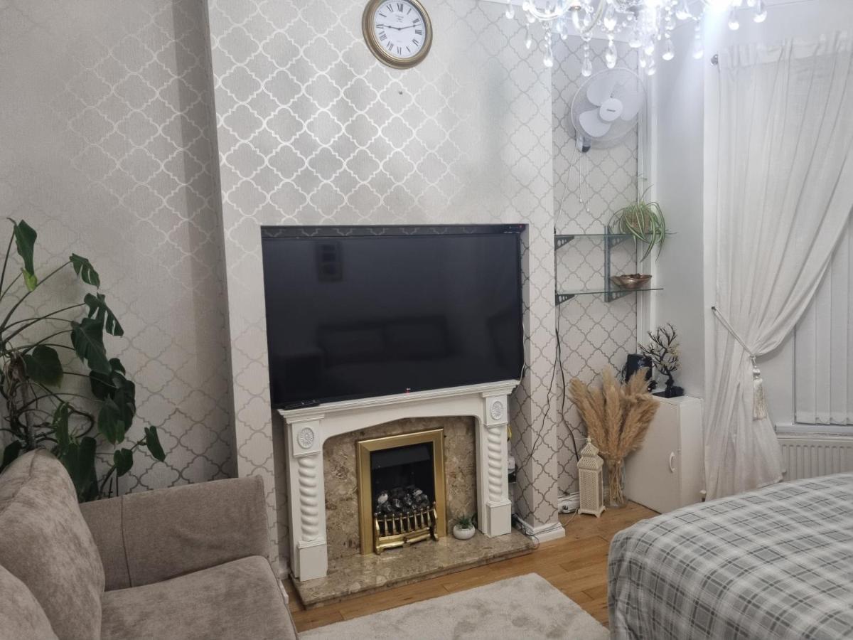 Private Double Room In Κάρντιφ Εξωτερικό φωτογραφία