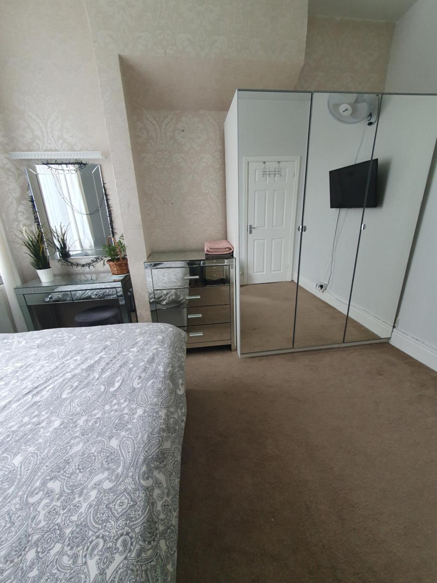 Private Double Room In Κάρντιφ Εξωτερικό φωτογραφία